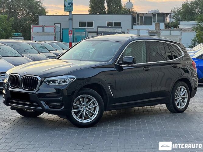 BMW X3 3.0e 32 interauto-car