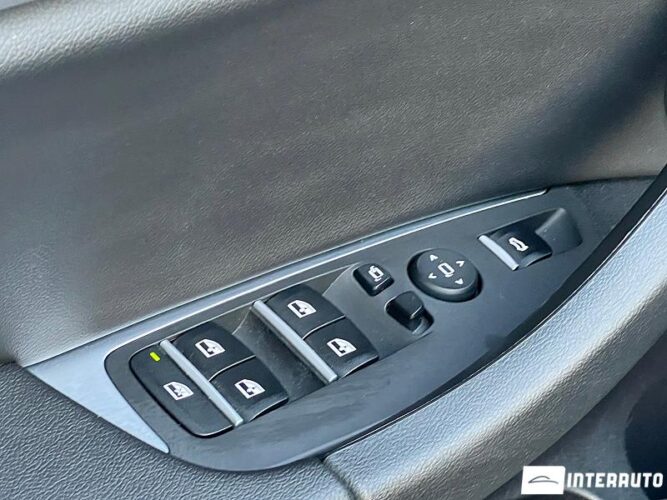 BMW X3 3.0e 50 interauto-car
