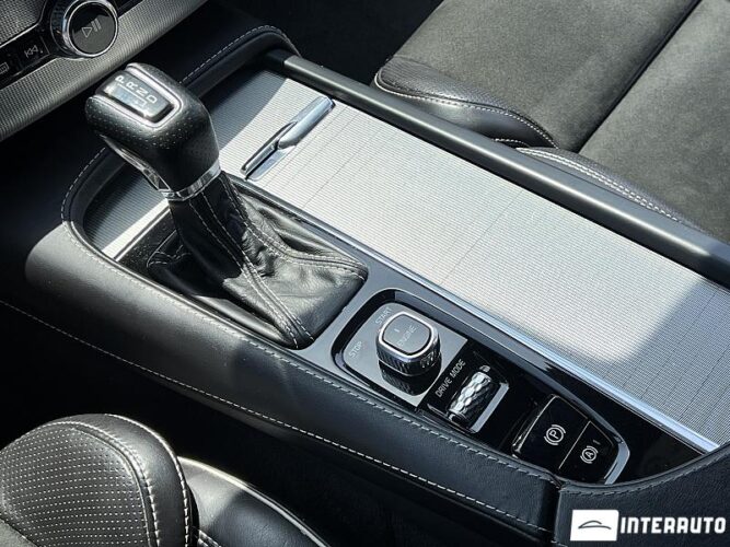 Volvo XC 90 42 interauto-car