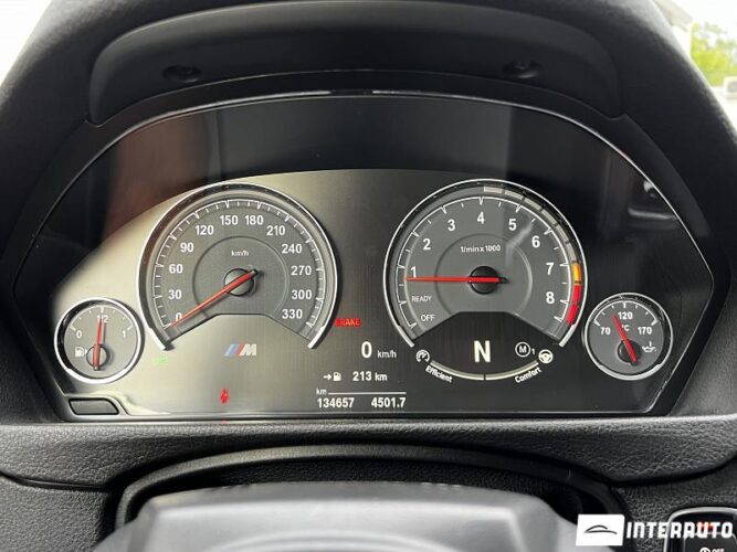 BMW M4 39 interauto-car