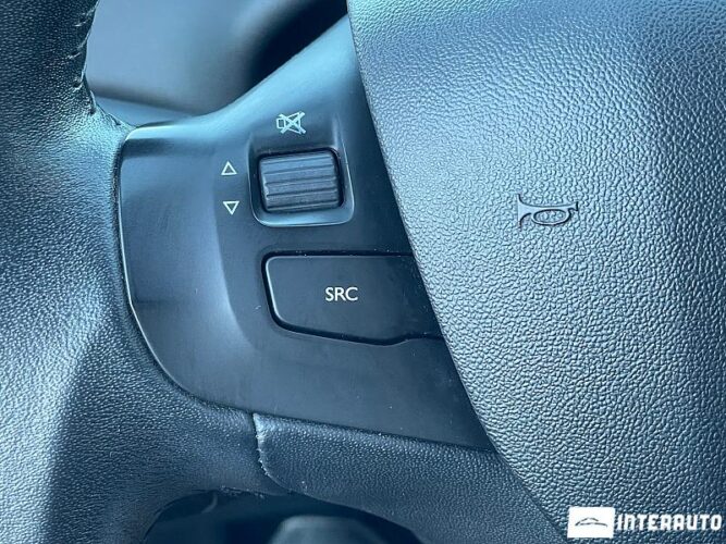 Peugeot 208 37 interauto-car