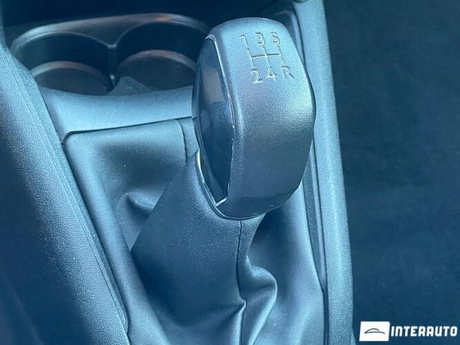 Peugeot 208 42 interauto-car