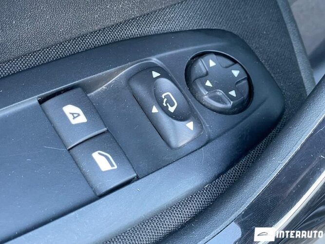 Peugeot 208 34 interauto-car