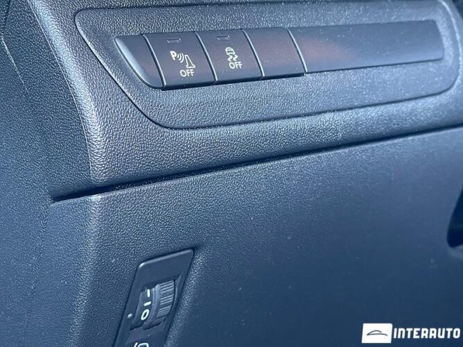 Peugeot 208 36 interauto-car