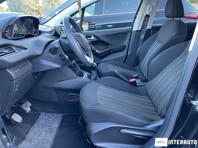 Peugeot 208 33 interauto-car