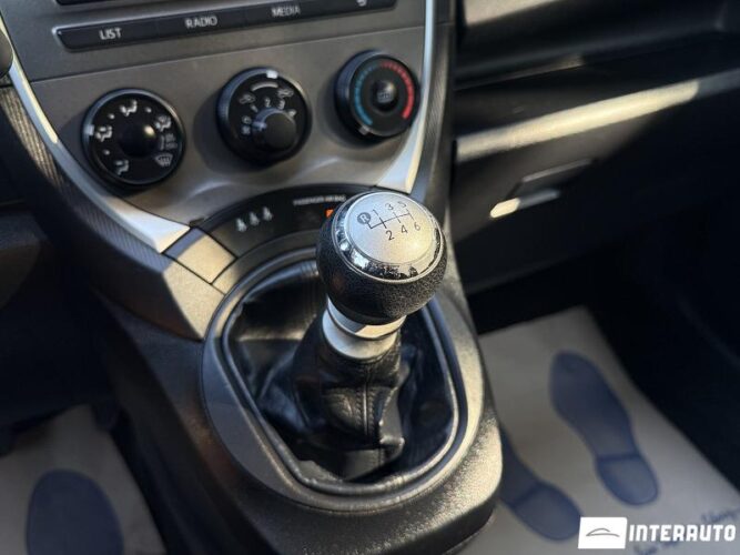 Subaru Trezia 38 interauto-car