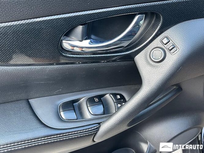 Nissan X-Trail 41 interauto-car