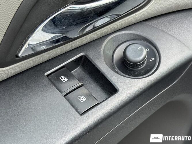 Chevrolet Cruze 43 interauto-car