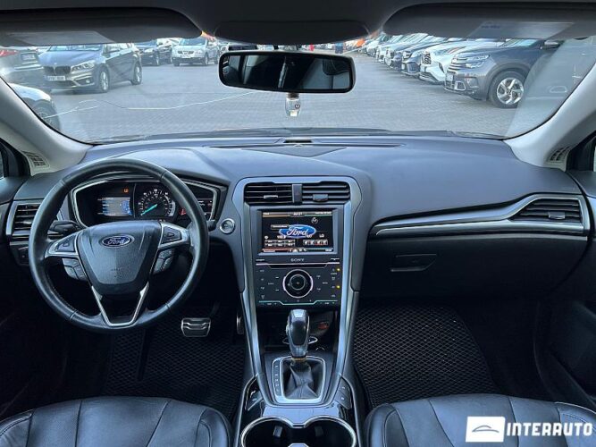 Ford Fusion Plug-In Hybrid 36 interauto-car