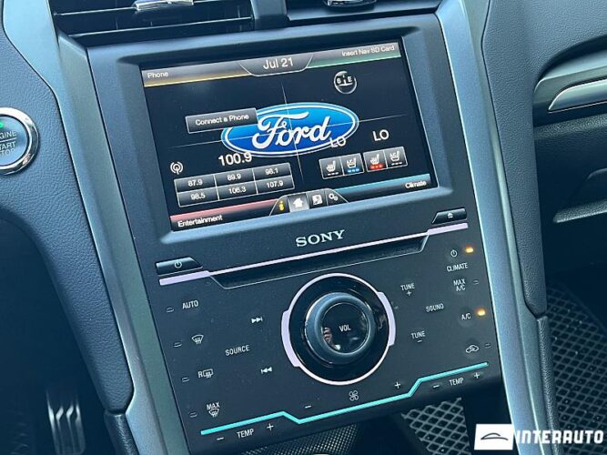 Ford Fusion Plug-In Hybrid 41 interauto-car