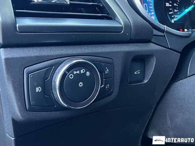 Ford Fusion Plug-In Hybrid 35 interauto-car