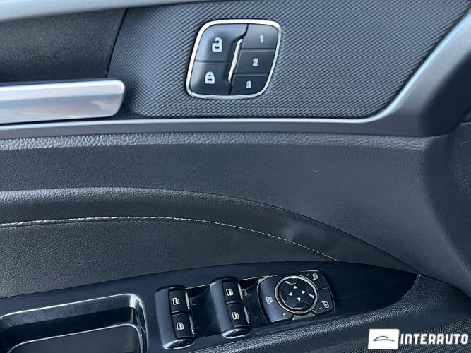 Ford Fusion Plug-In Hybrid 34 interauto-car