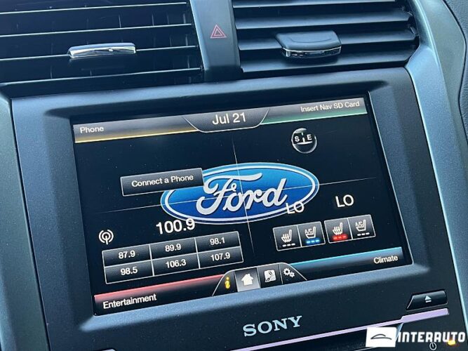 Ford Fusion Plug-In Hybrid 40 interauto-car