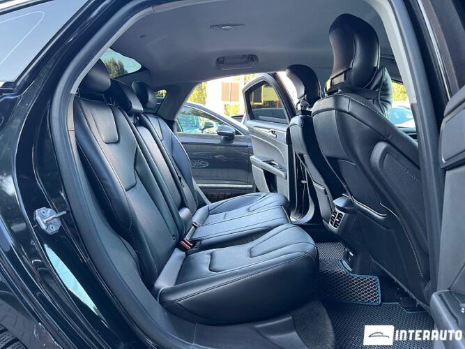 Ford Fusion Plug-In Hybrid 44 interauto-car