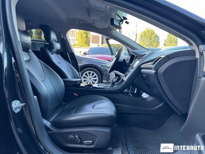 Ford Fusion Plug-In Hybrid 43 interauto-car