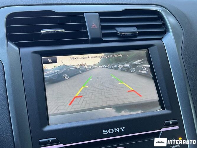 Ford Fusion Plug-In Hybrid 39 interauto-car