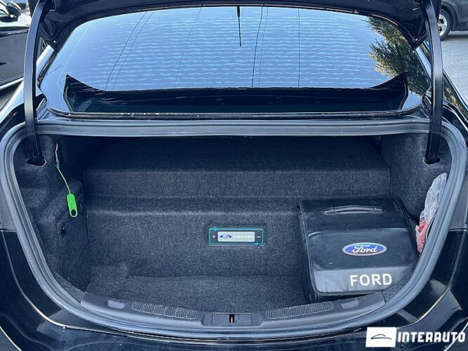 Ford Fusion Plug-In Hybrid 46 interauto-car