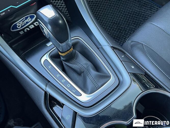 Ford Fusion Plug-In Hybrid 42 interauto-car