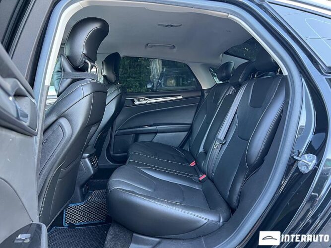 Ford Fusion Plug-In Hybrid 45 interauto-car