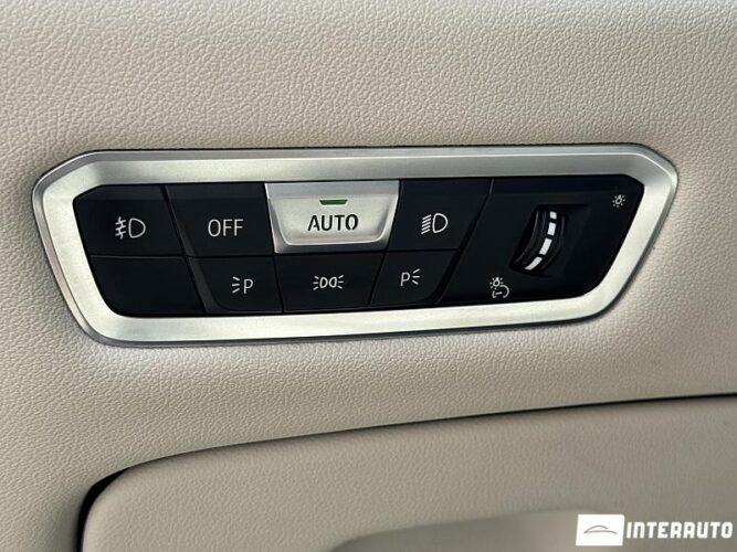 BMW X5 4.0i 64 interauto-car