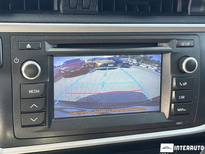 Toyota Auris 42 interauto-car