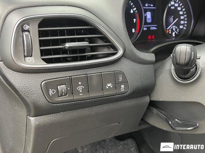 Hyundai i30 32 interauto-car