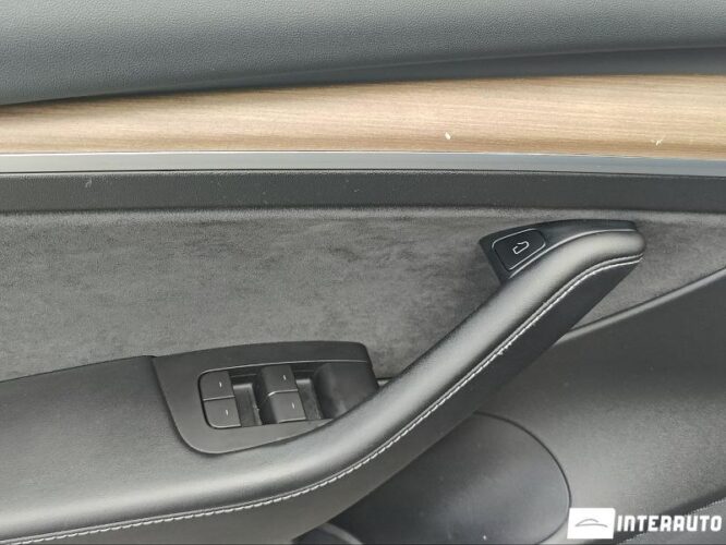 Tesla Model 3 40 interauto-car