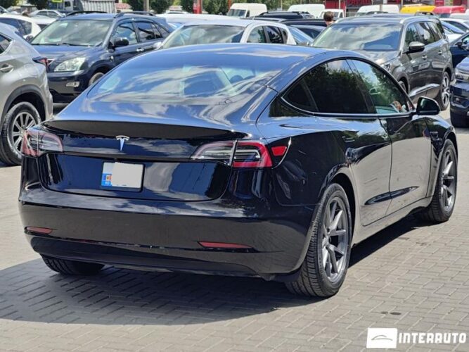 Tesla Model 3 29 interauto-car