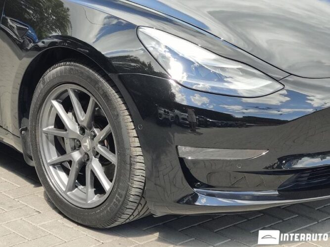 Tesla Model 3 30 interauto-car