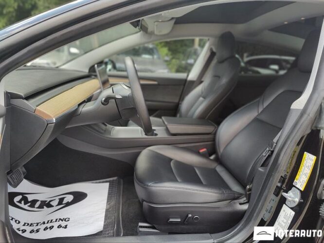 Tesla Model 3 31 interauto-car