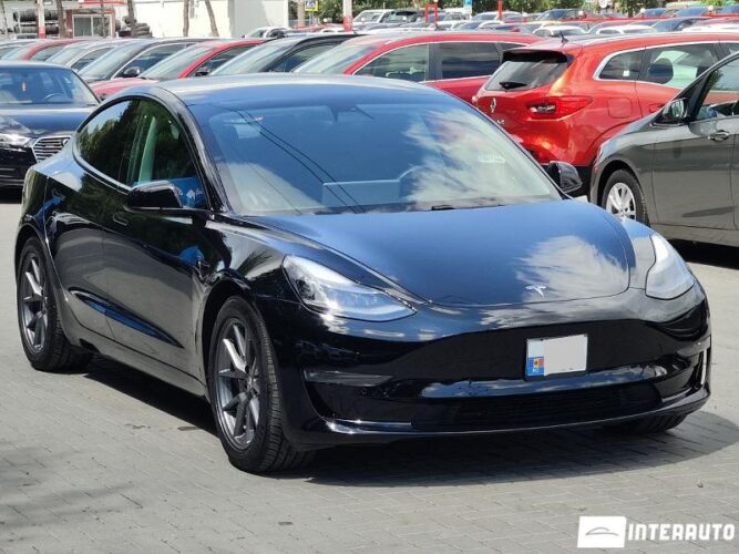 Tesla Model 3 28 interauto-car