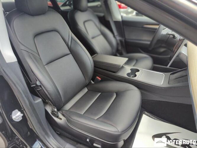 Tesla Model 3 33 interauto-car