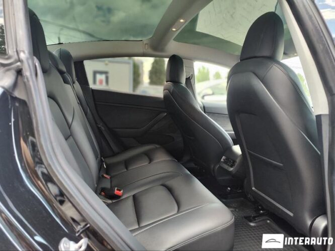 Tesla Model 3 34 interauto-car