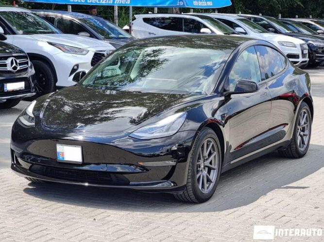 Tesla Model 3 26 interauto-car
