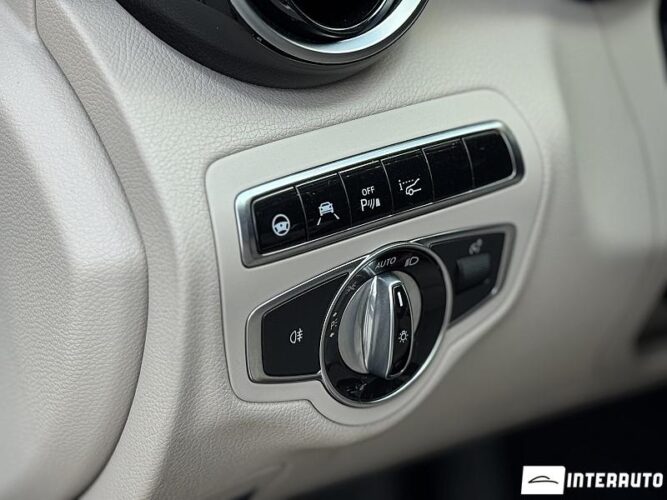 Mercedes C 350e 42 interauto-car