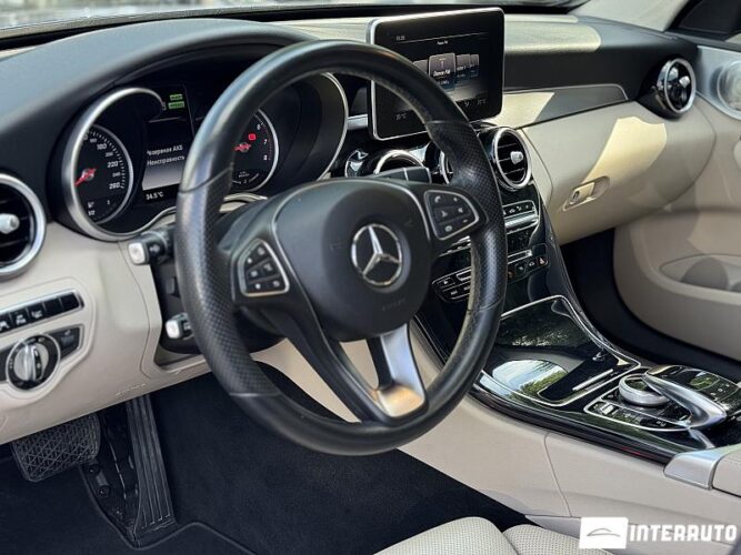 Mercedes C 350e 41 interauto-car
