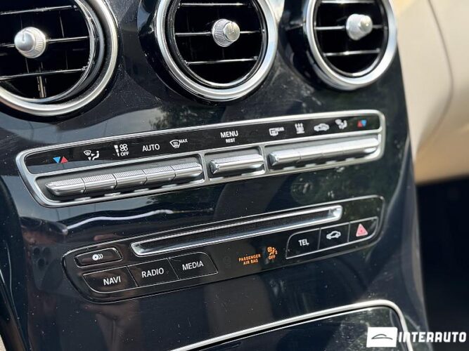 Mercedes C 350e 46 interauto-car