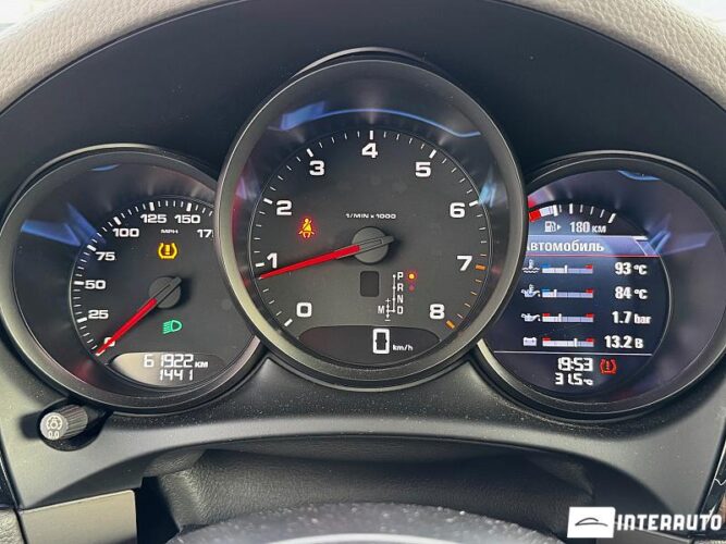 Porsche Macan 46 interauto-car