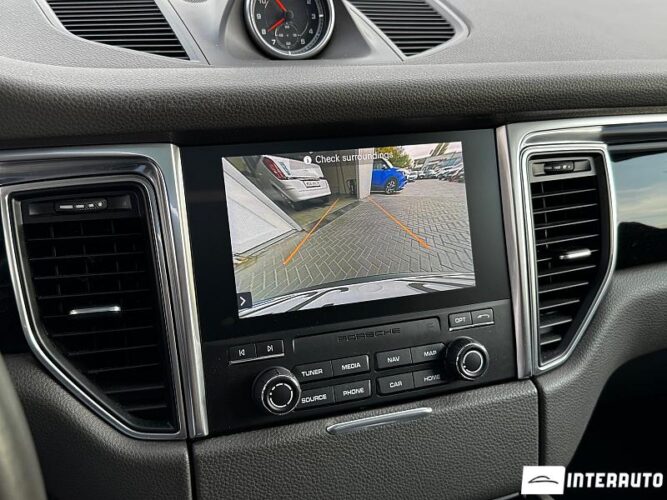 Porsche Macan 48 interauto-car