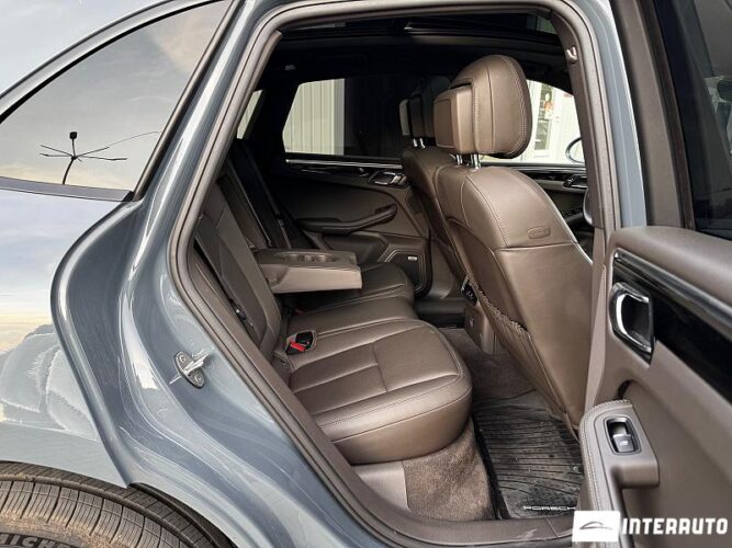 Porsche Macan 42 interauto-car