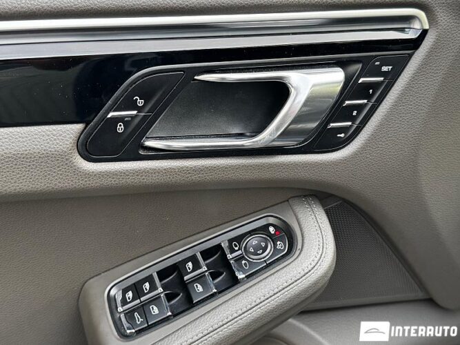 Porsche Macan 53 interauto-car