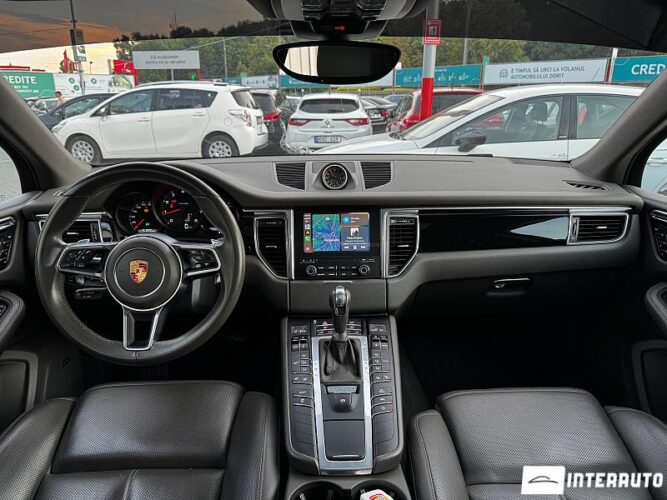 Porsche Macan 44 interauto-car
