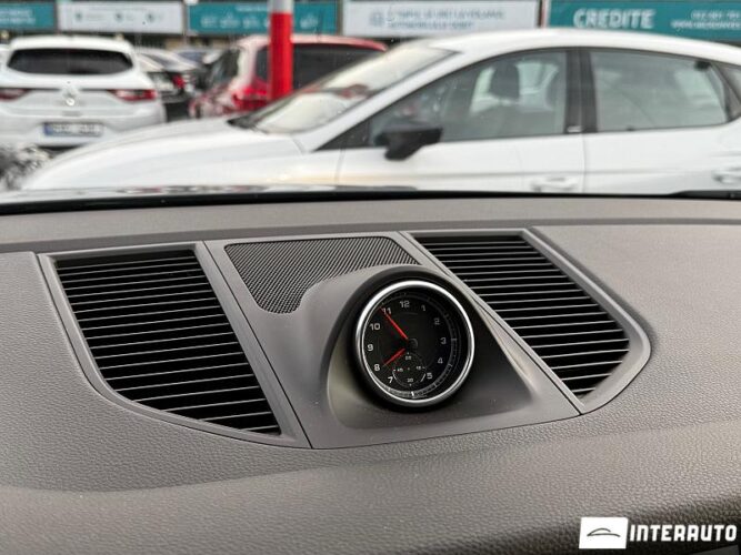 Porsche Macan 49 interauto-car