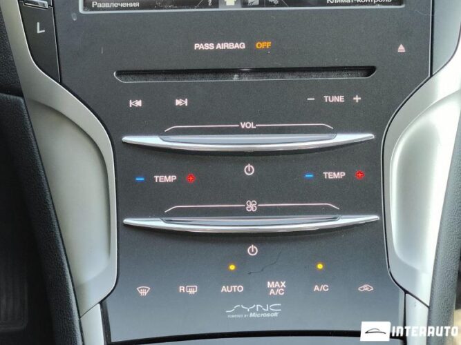 Lincoln MKZ 40 interauto-car