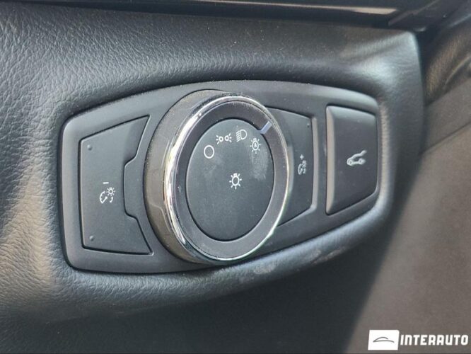 Lincoln MKZ 42 interauto-car