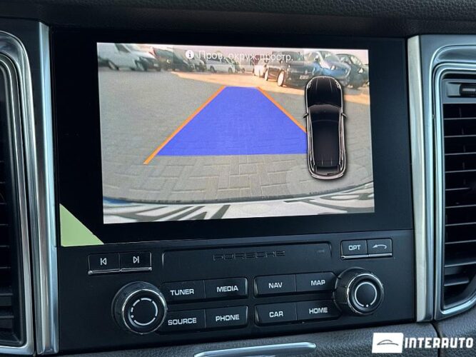 Porsche Macan 43 interauto-car