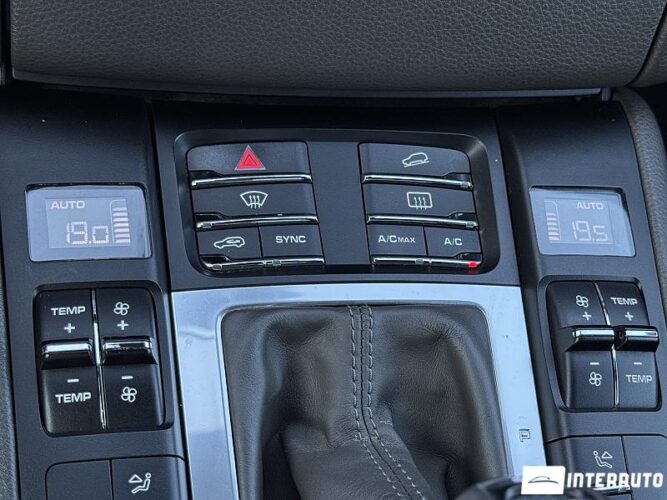 Porsche Macan 44 interauto-car