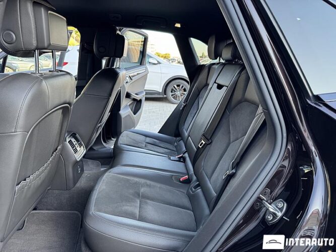 Porsche Macan 46 interauto-car