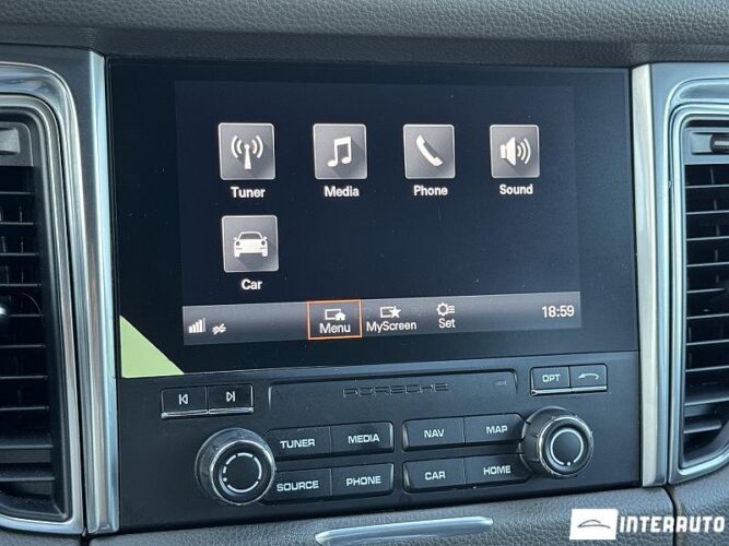 Porsche Macan 42 interauto-car