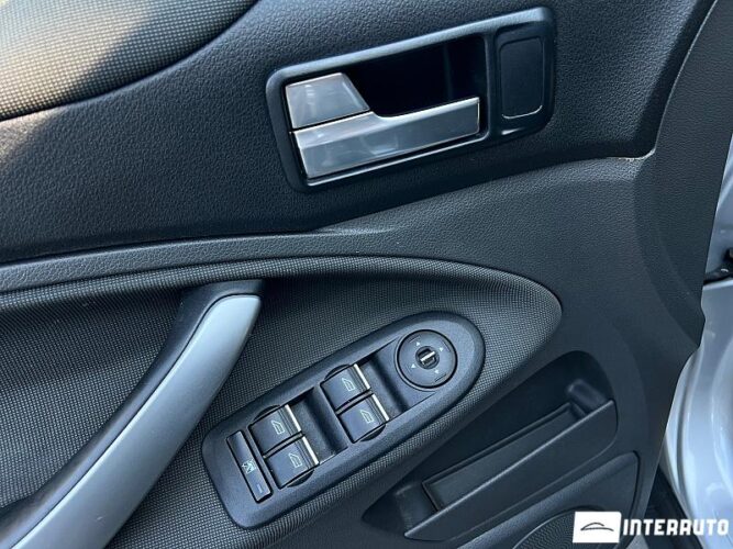 Ford Kuga 33 interauto-car